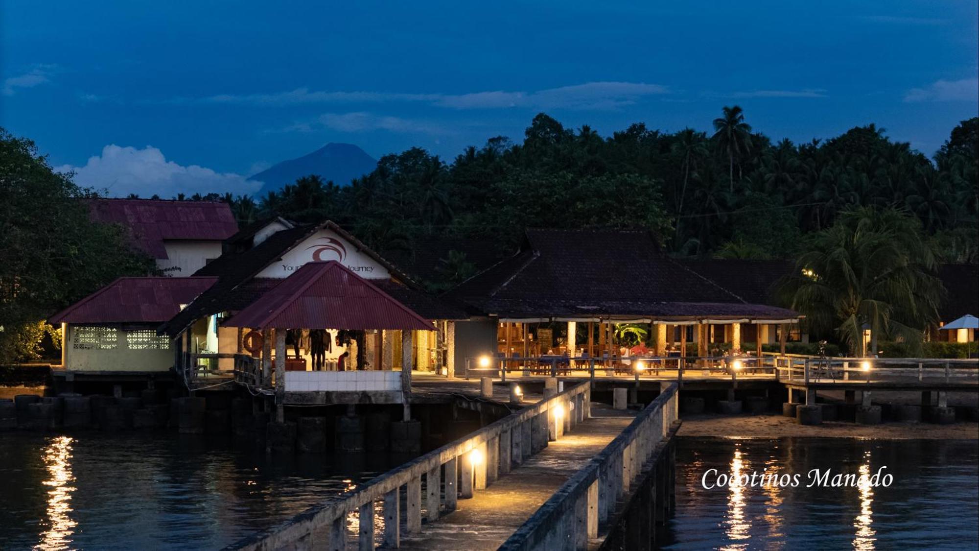 Cocotinos Manado Hotel Exterior photo