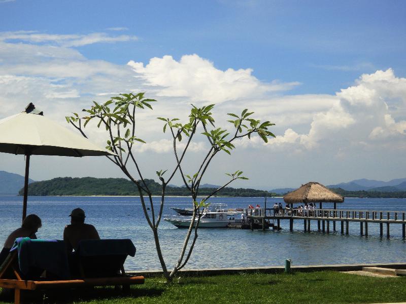 Cocotinos Manado Hotel Exterior photo